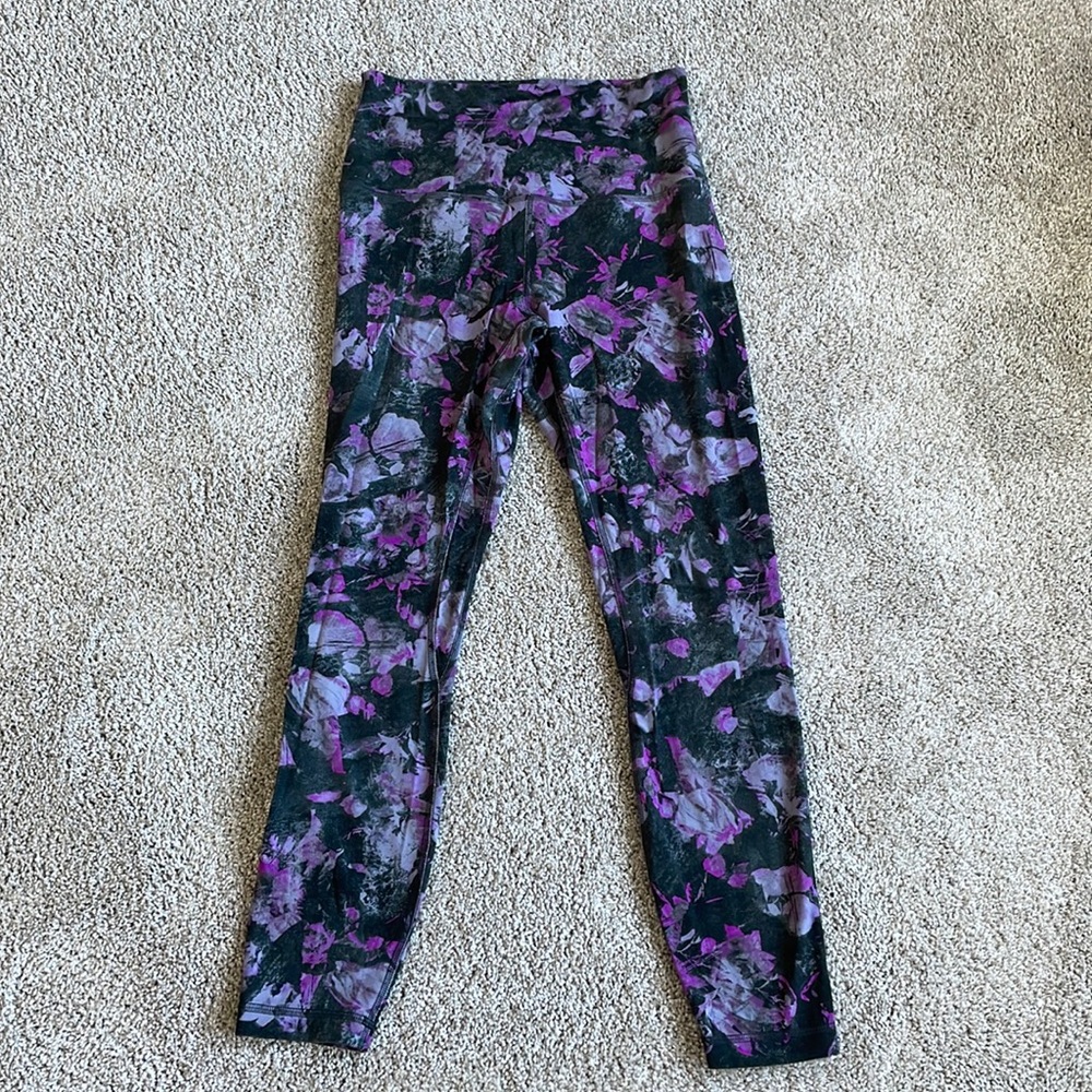 Lululemon Align 25” Black with Grey/Pink Floral Size 6
